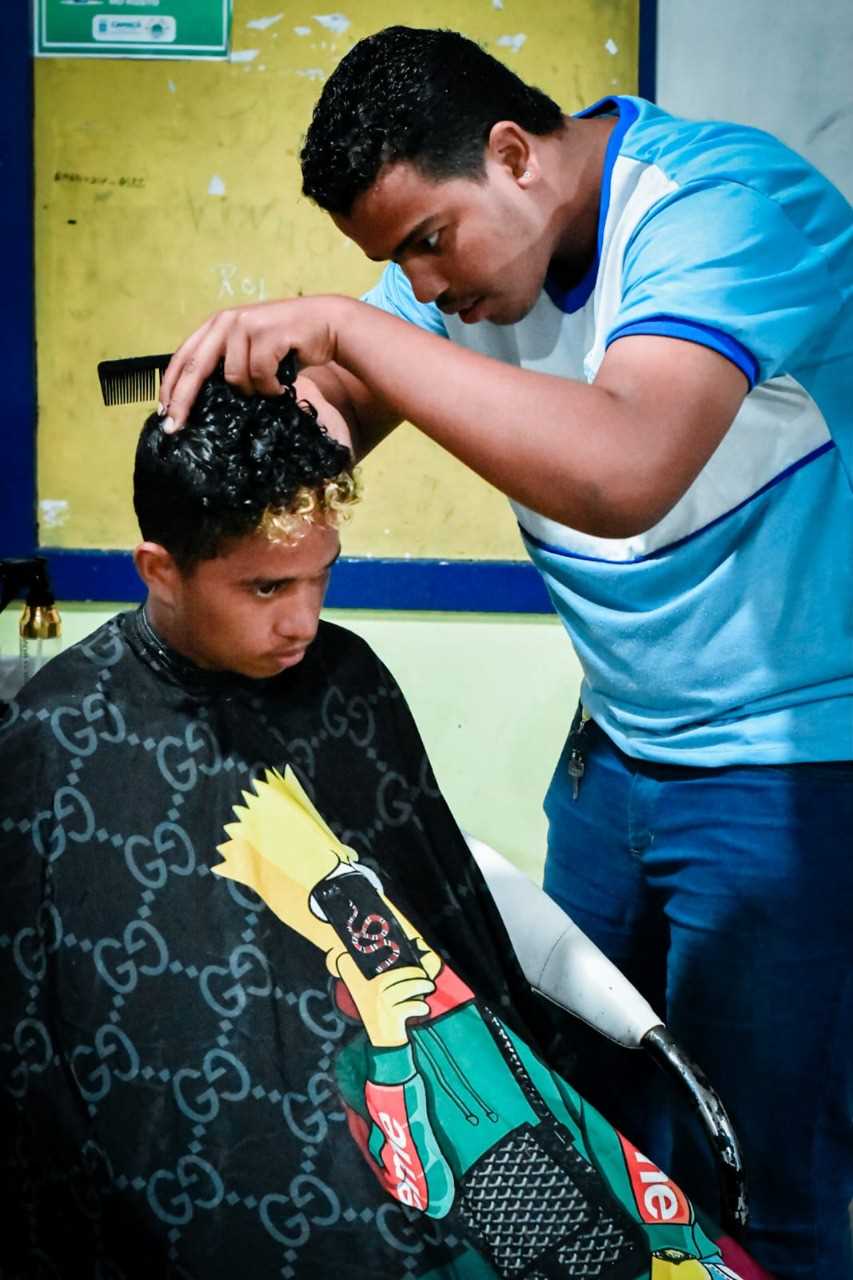 Camacã: Prefeitura realiza oficina de corte de cabelo para alunos da EJA

